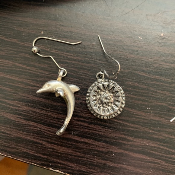 Set of three vintage charm earrings - Picture 4 of 4